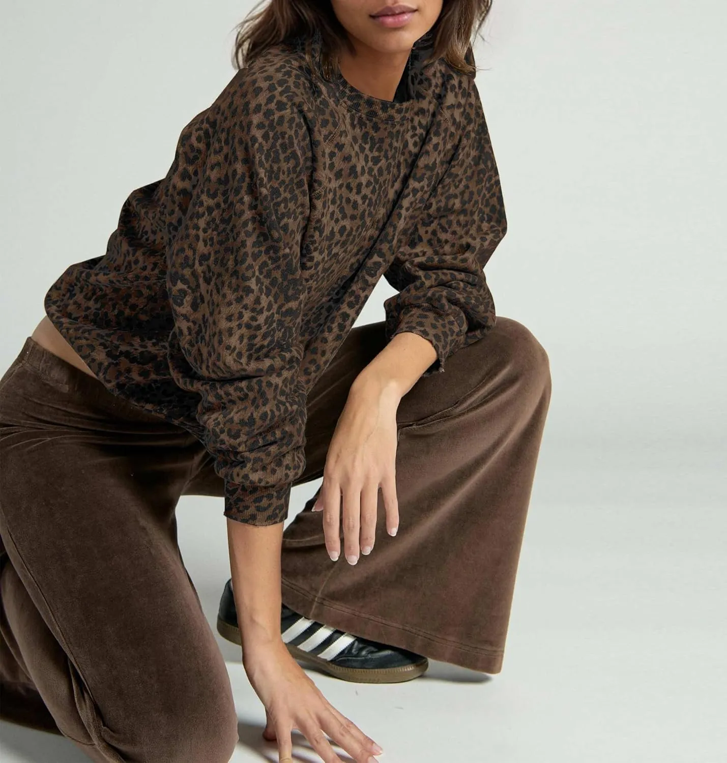 Leopard Print Sweatshirt for Women Oversized Crewneck Long Sleeve Cheetah Pullover Top 2000s Graphic Sweatshirts