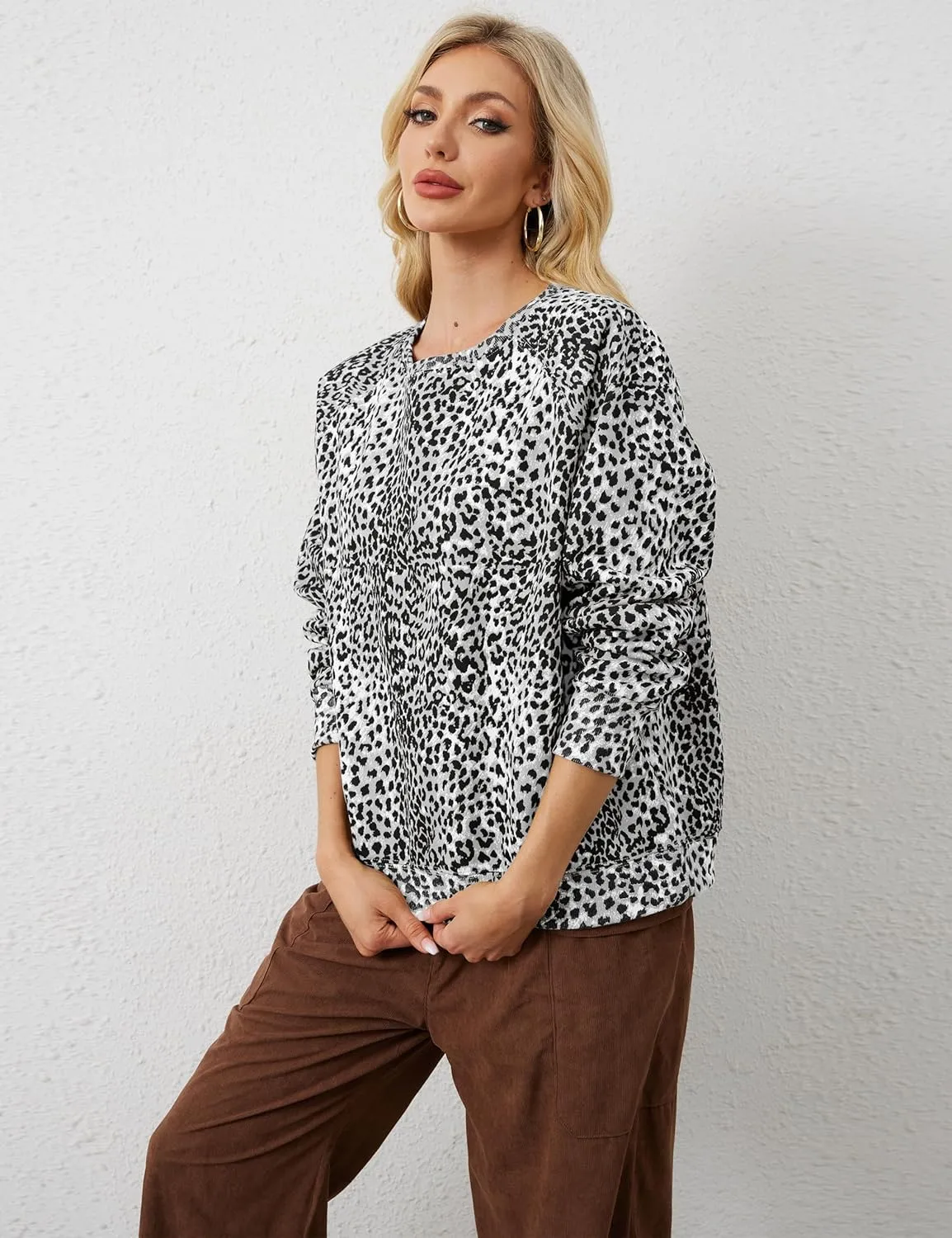 Leopard Print Sweatshirt for Women Oversized Crewneck Long Sleeve Cheetah Pullover Top 2000s Graphic Sweatshirts