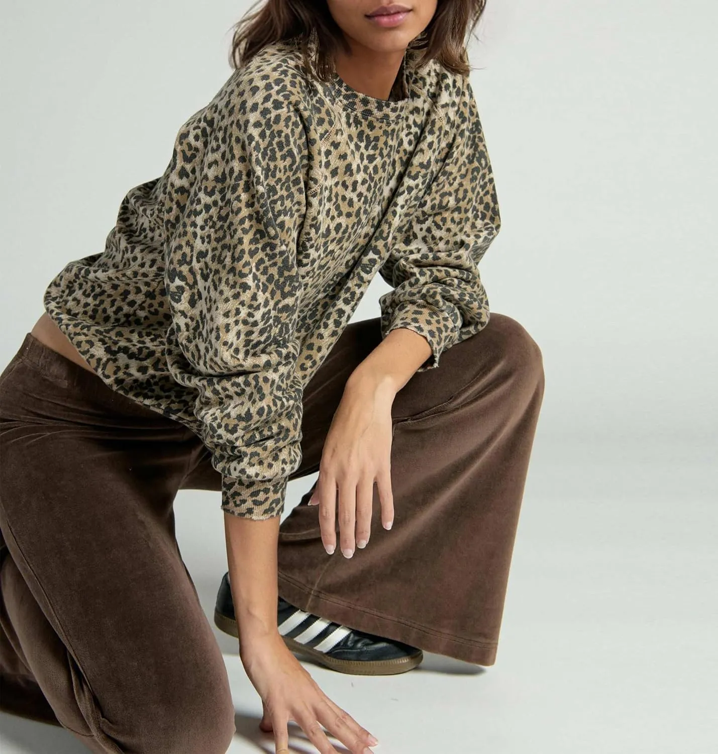 Leopard Print Sweatshirt for Women Oversized Crewneck Long Sleeve Cheetah Pullover Top 2000s Graphic Sweatshirts