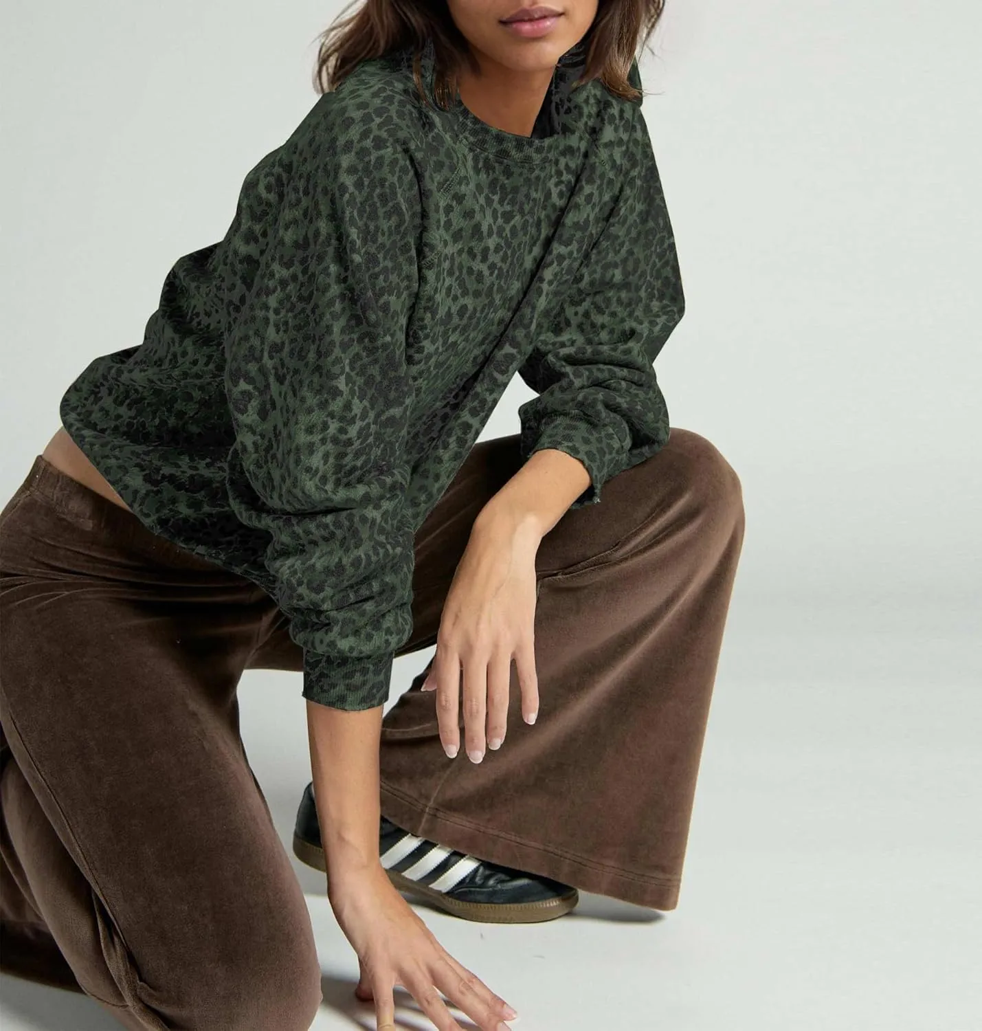 Leopard Print Sweatshirt for Women Oversized Crewneck Long Sleeve Cheetah Pullover Top 2000s Graphic Sweatshirts
