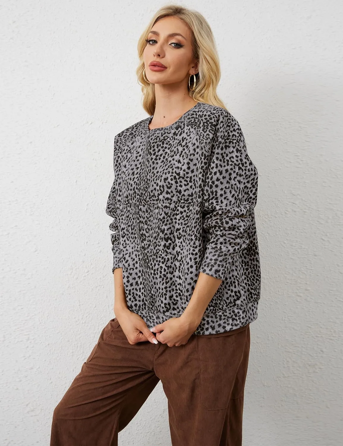 Leopard Print Sweatshirt for Women Oversized Crewneck Long Sleeve Cheetah Pullover Top 2000s Graphic Sweatshirts