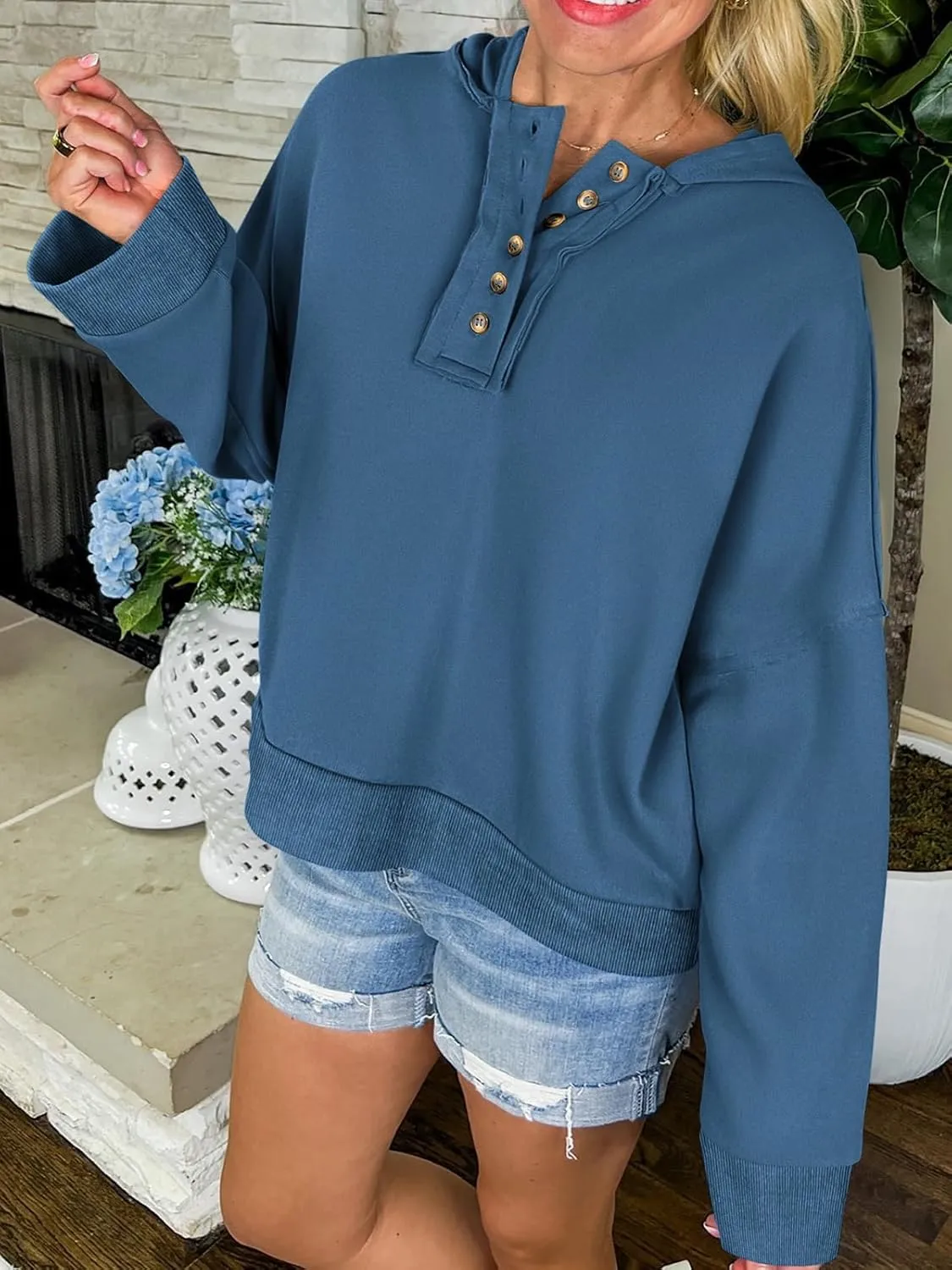 PRETTYGARDEN Womens Cropped Sweatshirt Hoodies Long Sleeve V Neck Button Hooded Pullover Tops 2024 Fall Trendy Outfits