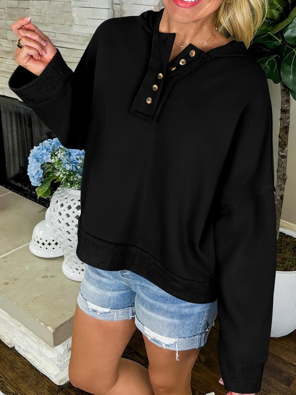 PRETTYGARDEN Womens Cropped Sweatshirt Hoodies Long Sleeve V Neck Button Hooded Pullover Tops 2024 Fall Trendy Outfits
