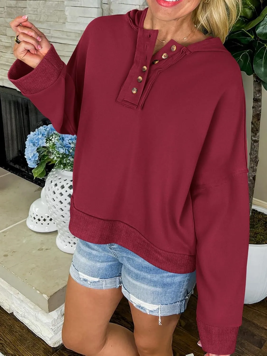 PRETTYGARDEN Womens Cropped Sweatshirt Hoodies Long Sleeve V Neck Button Hooded Pullover Tops 2024 Fall Trendy Outfits