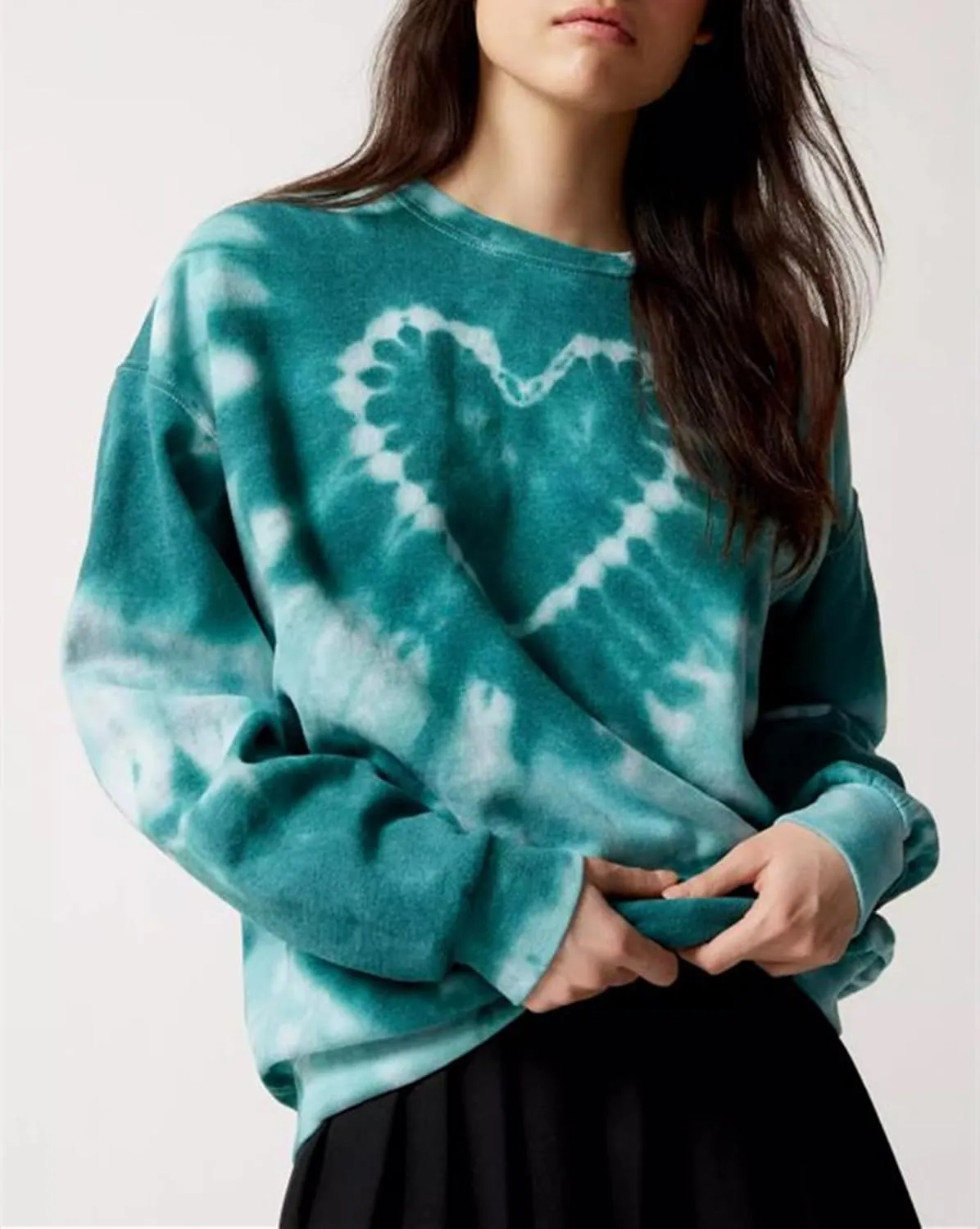 Winioder Women Y2K Heart Tie Dye Oversized Sweatshirt Long Sleeve Crewneck Color Block Pullover Tops Casual Loose Sweatshirts